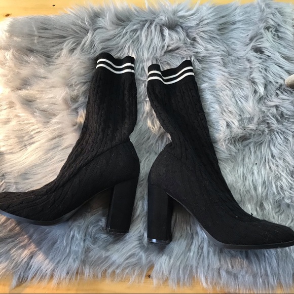 Cute sock booties have a sporty look - Picture 2 of 5